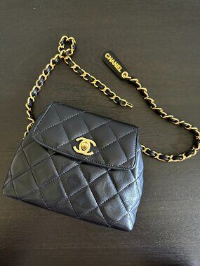 Chanel Belt Flap Bag Vintage Lambskin from 1997 Black and gold adjustable chain